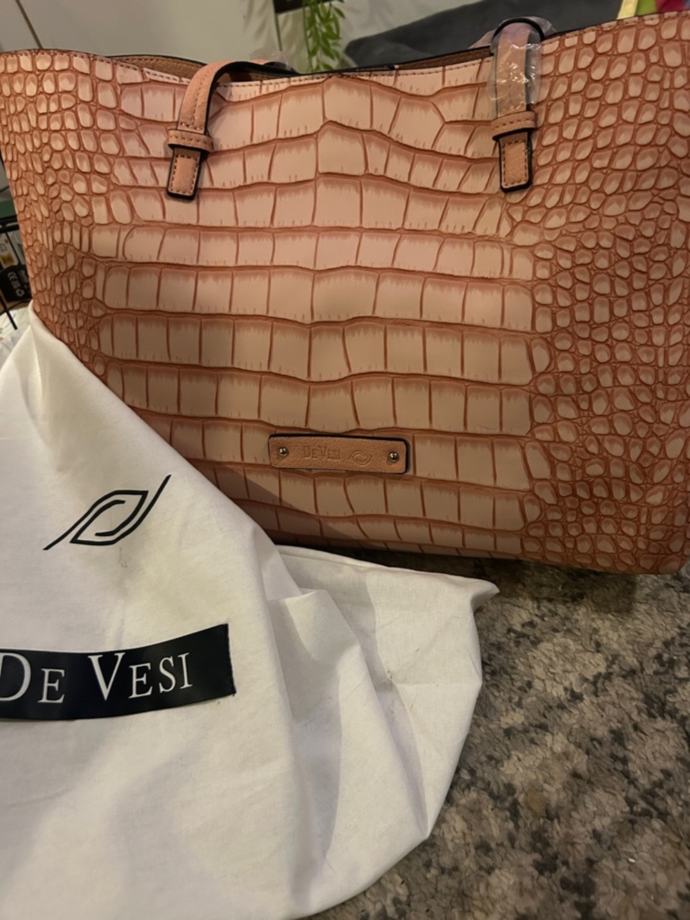 NWT $200 Croc-Embossed Pink Tote Bag with Pouch - Picture 3 of 3